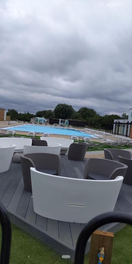 Hôtel P&D'S Pearl Caravan At Tattershall Lakes Country Park Extérieur photo