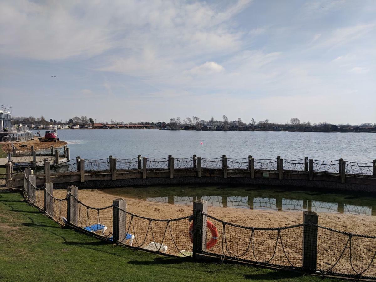 Hôtel P&D'S Pearl Caravan At Tattershall Lakes Country Park Extérieur photo