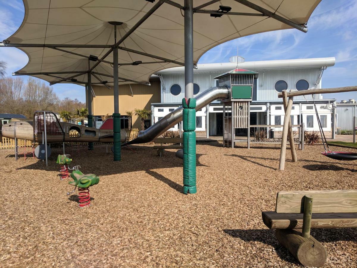Hôtel P&D'S Pearl Caravan At Tattershall Lakes Country Park Extérieur photo