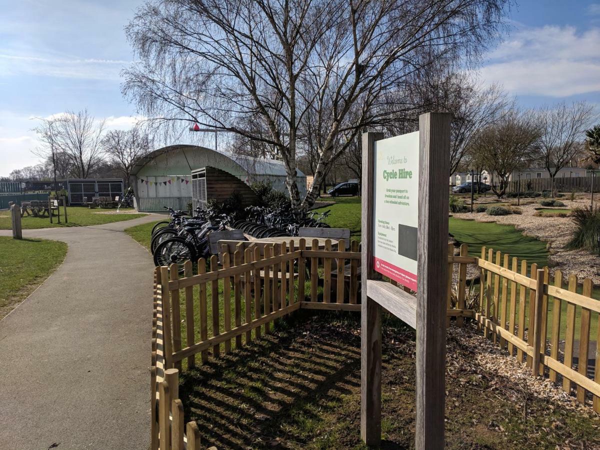 Hôtel P&D'S Pearl Caravan At Tattershall Lakes Country Park Extérieur photo